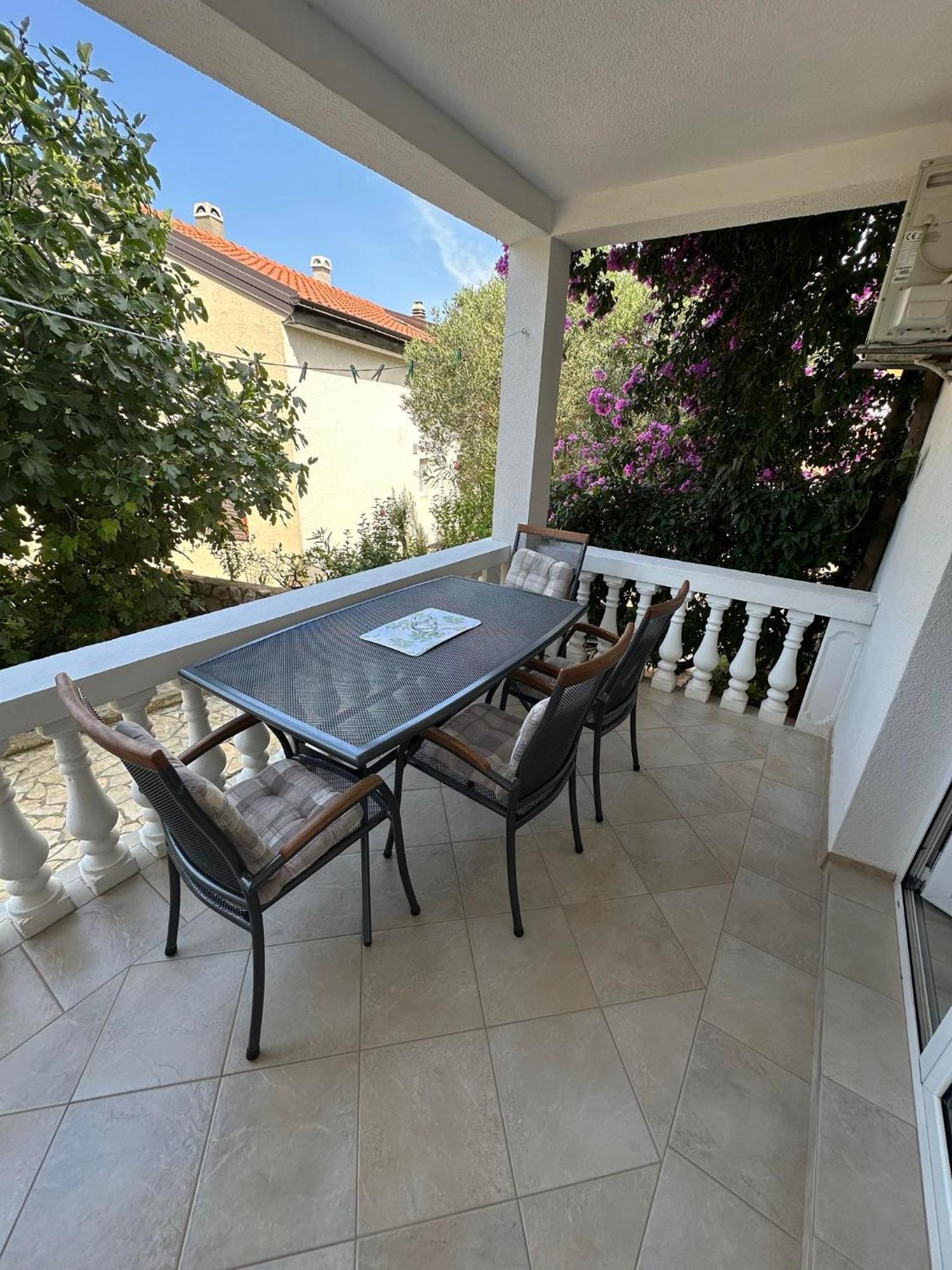 Apartmani Ljubica, Murter Bagian luar foto