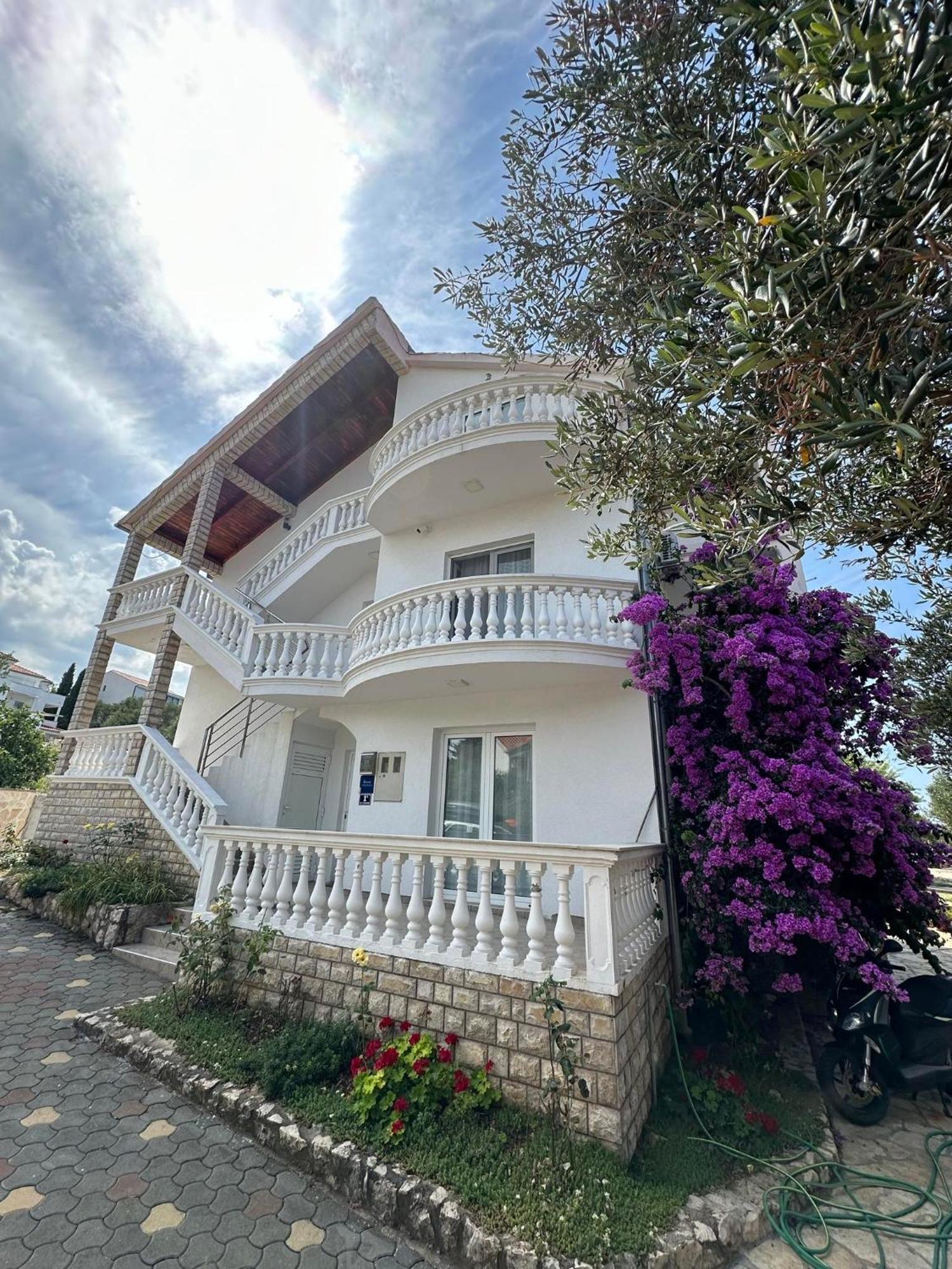 Apartmani Ljubica, Murter Bagian luar foto